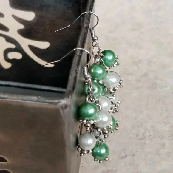 Green White Edgy Bali Style Glass Grape Bunch Dotted Accent Silver Earrings - Picture 4 of 6